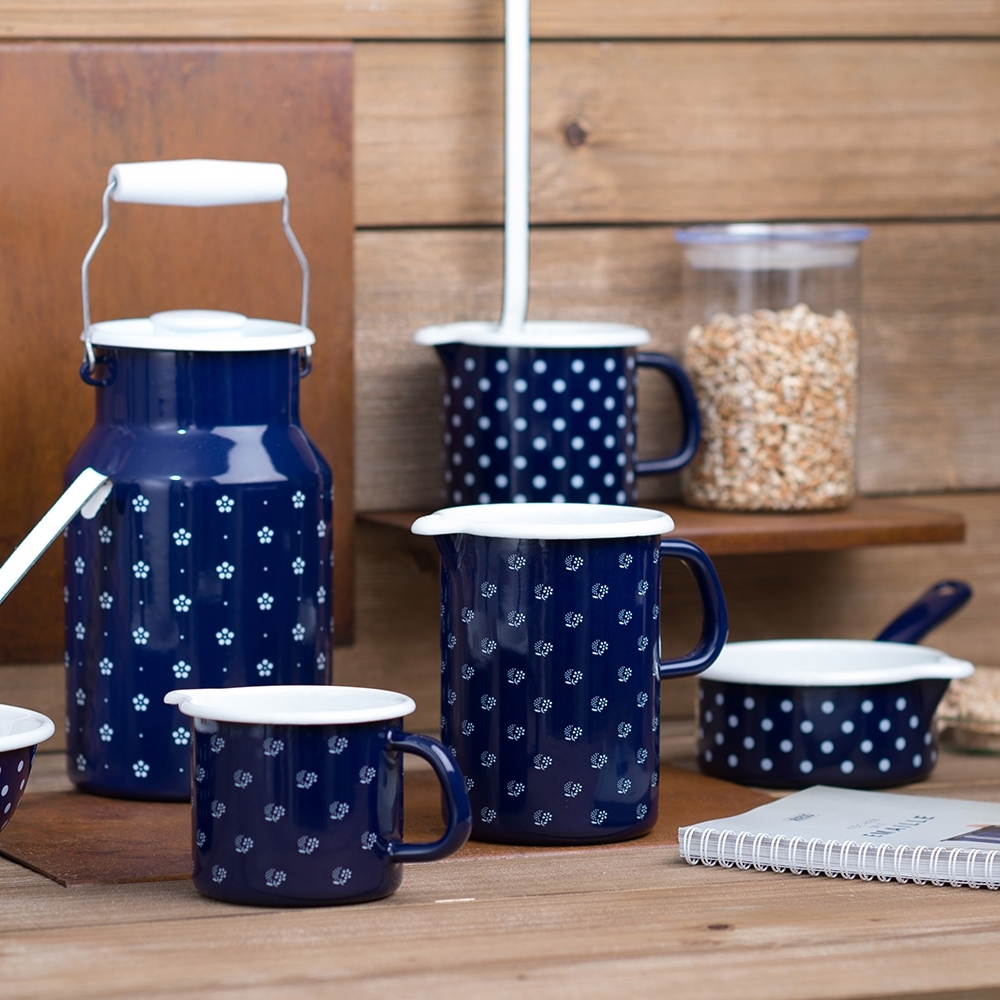 COUNTRY - Dirndl - Stielkasserolle mit großem Ausguß COUNTRY - Dirndl - Stielkasserolle mit großem Ausguß