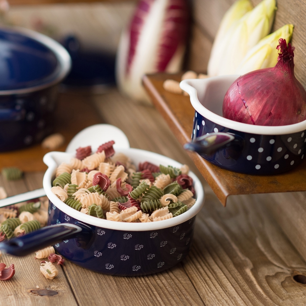 COUNTRY - Dirndl - Stielkasserolle mit großem Ausguß COUNTRY - Dirndl - Stielkasserolle mit großem Ausguß